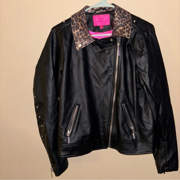 TORRID BETSEY JOHNSON BLACK FAUX LEATHER LEOPARD TRIM MOTO JACKET Size1 - Picture 3 of 11